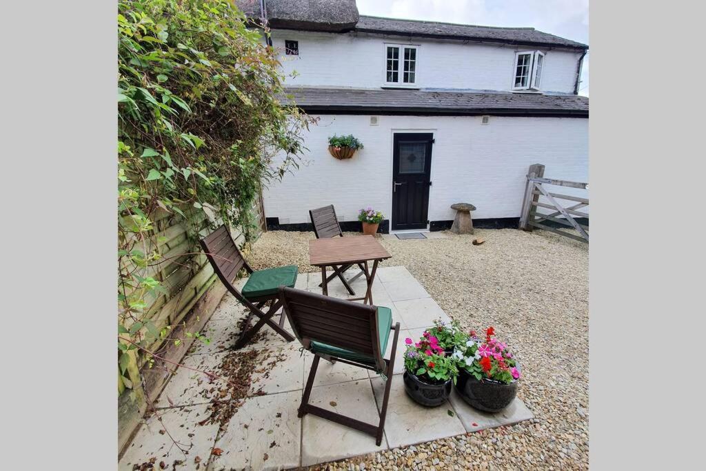 The Old Bakery Annex - Broad Hinton, Wiltshire. Apartment Exterior photo