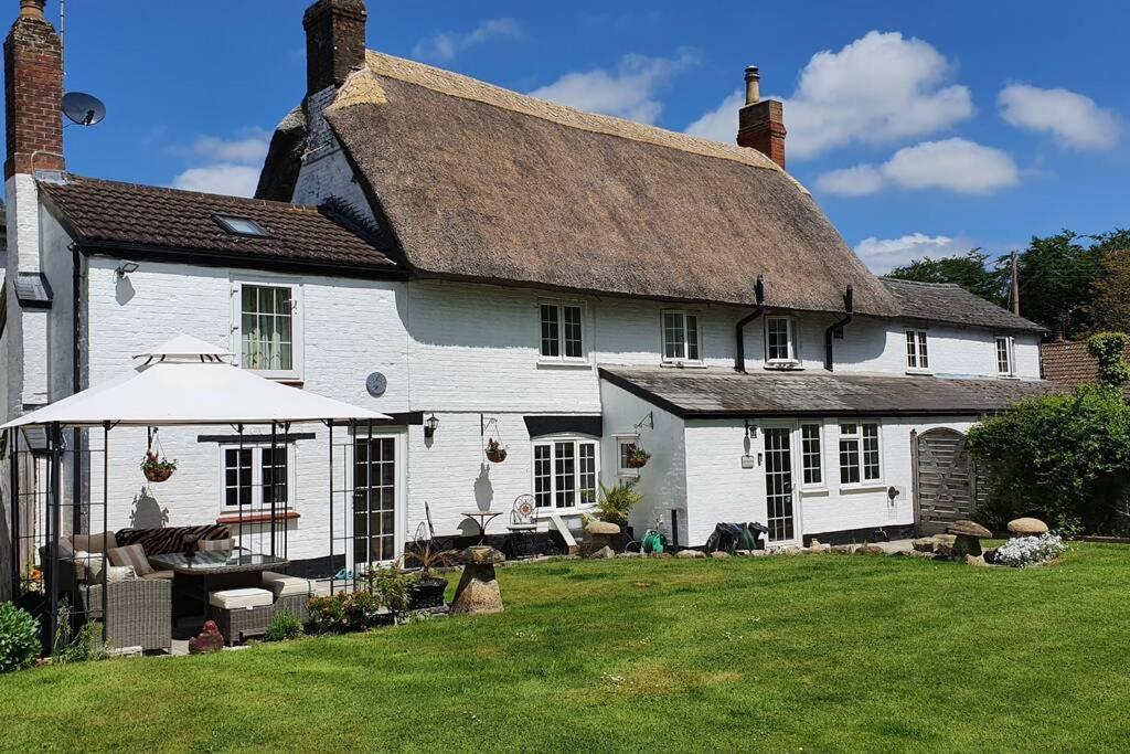 The Old Bakery Annex - Broad Hinton, Wiltshire. Apartment Exterior photo