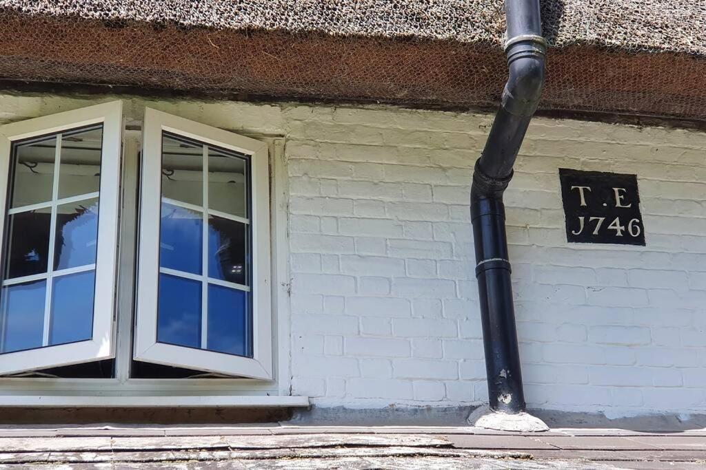 The Old Bakery Annex - Broad Hinton, Wiltshire. Apartment Exterior photo